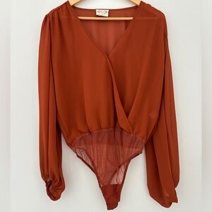 Joyfolie Elegant Rust V-Neck Bodysuit - Large